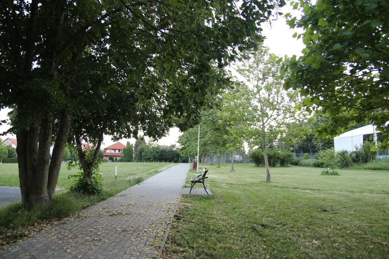 Apartment With Swing Heviz Exterior photo