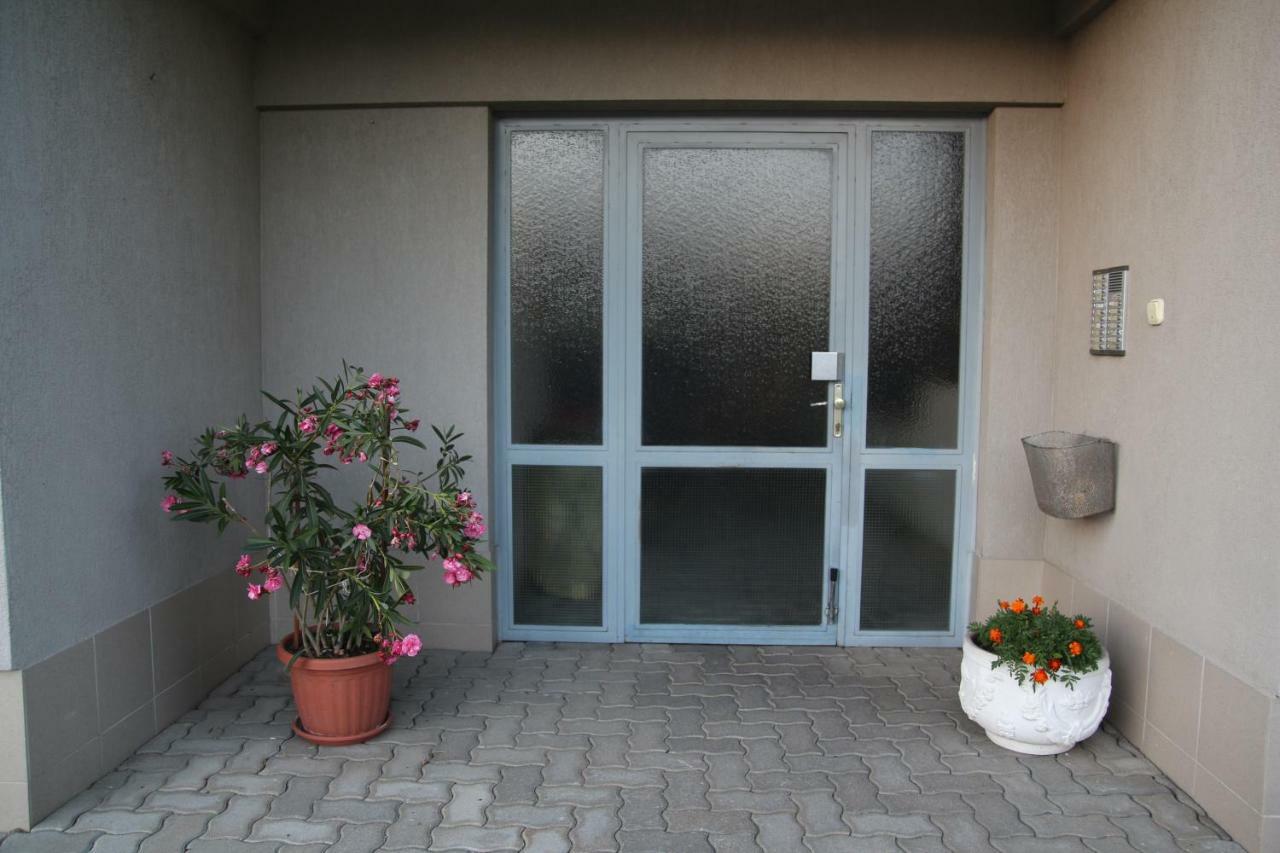 Apartment With Swing Heviz Exterior photo